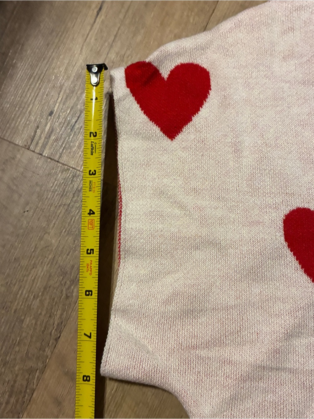 Amazon White Short Sleeved Cardigan with Red Heart Print - Picture 5 of 9